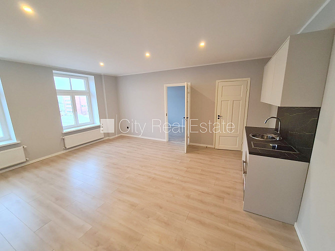 Fasādes māja, renovēta māja, slēgts pagalms, ieeja no ielas un pagalma, kāpņu telpa pēc Rīga - foto 1