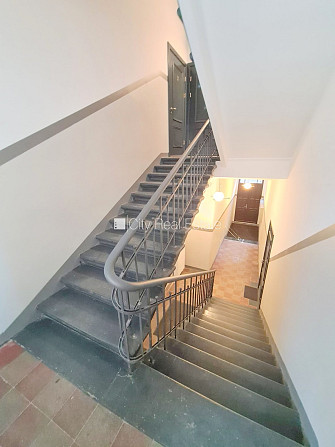 Fasādes māja, renovēta māja, slēgts pagalms, ieeja no ielas un pagalma, kāpņu telpa pēc Rīga - foto 18