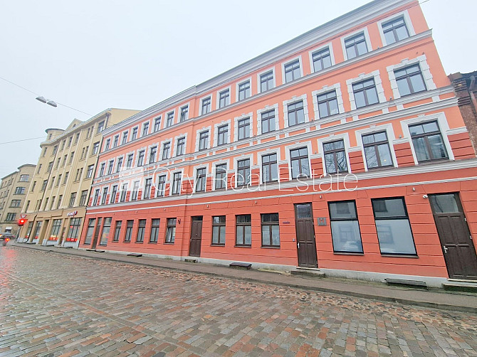 Pagalma ēka, renovēta māja, slēgts pagalms, ieeja no ielas un pagalma, kāpņu telpa pēc Rīga - foto 20