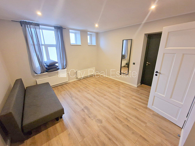 Pagalma ēka, renovēta māja, slēgts pagalms, ieeja no ielas un pagalma, kāpņu telpa pēc Rīga - foto 15