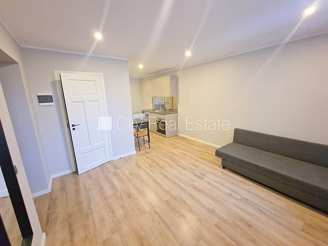 Pagalma ēka, renovēta māja, slēgts pagalms, ieeja no ielas un pagalma, kāpņu telpa pēc Rīga - foto 2