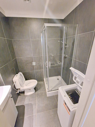 Pagalma ēka, renovēta māja, slēgts pagalms, ieeja no ielas un pagalma, kāpņu telpa pēc Rīga - foto 17