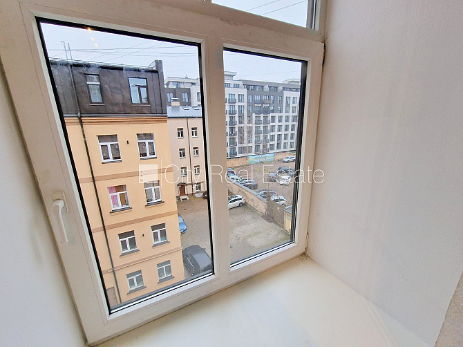 Fasādes māja, renovēta māja, slēgts pagalms, ieeja no pagalma, kāpņu telpa pēc kapitālā Rīga - foto 9