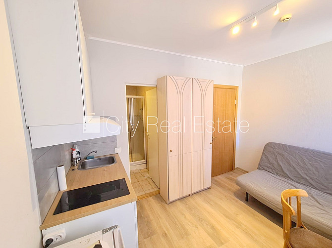 Fasādes māja, renovēta māja, slēgts pagalms, ieeja no pagalma, kāpņu telpa pēc kapitālā Rīga - foto 3