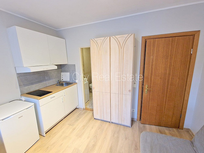 Fasādes māja, renovēta māja, slēgts pagalms, ieeja no pagalma, kāpņu telpa pēc kapitālā Rīga - foto 7