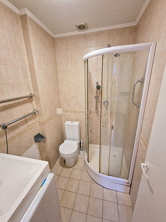 Fasādes māja, renovēta māja, slēgts pagalms, ieeja no pagalma, kāpņu telpa pēc kapitālā Rīga - foto 11