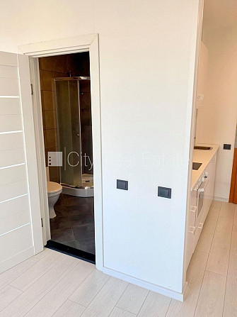 Fasādes māja, renovēta māja, ieeja no ielas, ir lifts, kāpņu telpa pēc kapitālā remonta, Rīga - foto 10