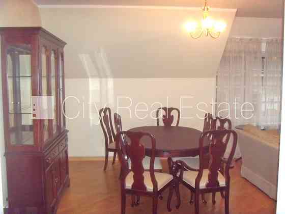 Фасадный дом, реновированный дом, объект охраняет физическая охрана, вход с Рига