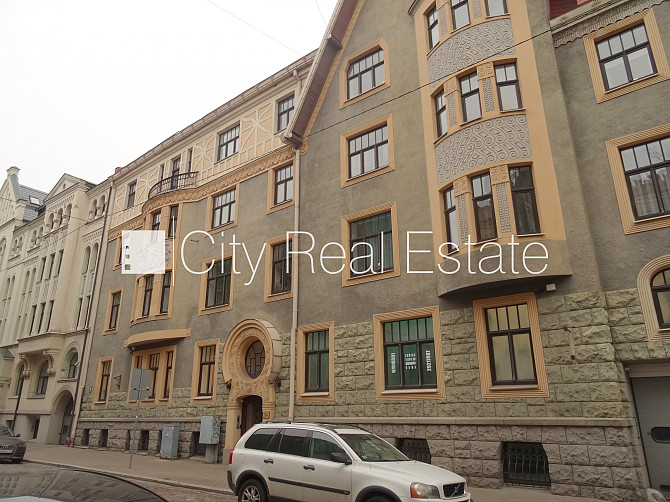 Fasādes māja, renovēta māja, objektu apsargā fiziskā apsardze, ieeja no ielas, mansards, ir Rīga - foto 19