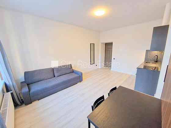 Фасадный дом, реновированный дом, закрытый двор, вход с улицы, лифт, лестничная Рига