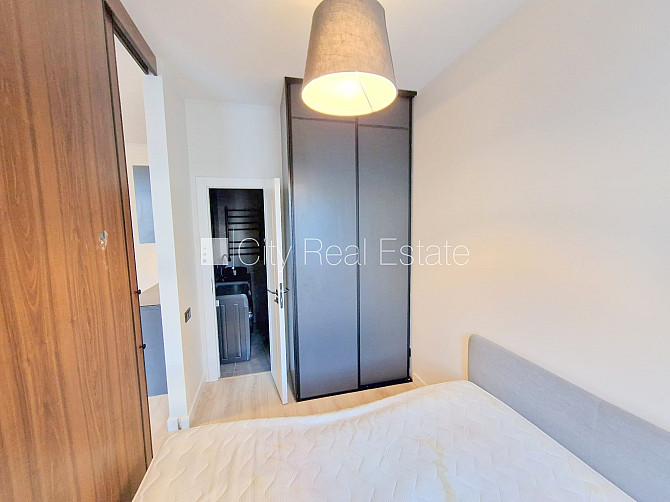 Фасадный дом, реновированный дом, закрытый двор, вход с улицы, лифт, лестничная Рига - изображение 12