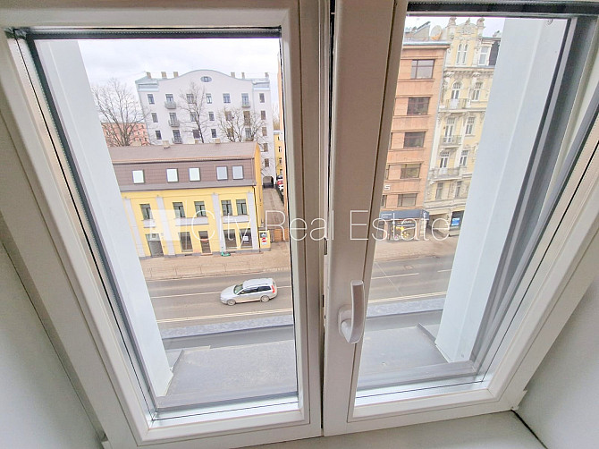 Фасадный дом, реновированный дом, закрытый двор, вход с улицы, лестничная клетка Рига - изображение 10