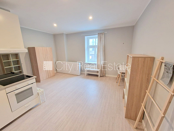 Фасадный дом, реновированный дом, закрытый двор, вход с улицы, лестничная клетка Рига - изображение 2