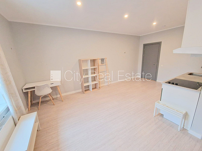 Фасадный дом, реновированный дом, закрытый двор, вход с улицы, лестничная клетка Рига - изображение 8