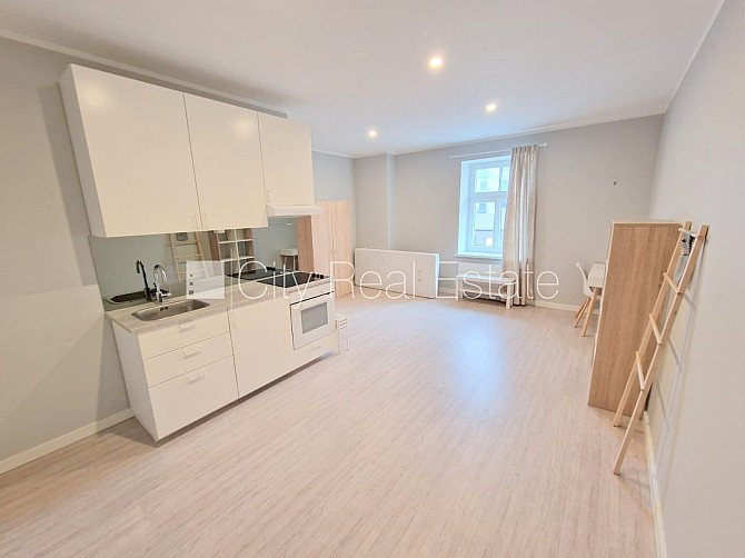 Фасадный дом, реновированный дом, закрытый двор, вход с улицы, лестничная клетка Рига - изображение 1