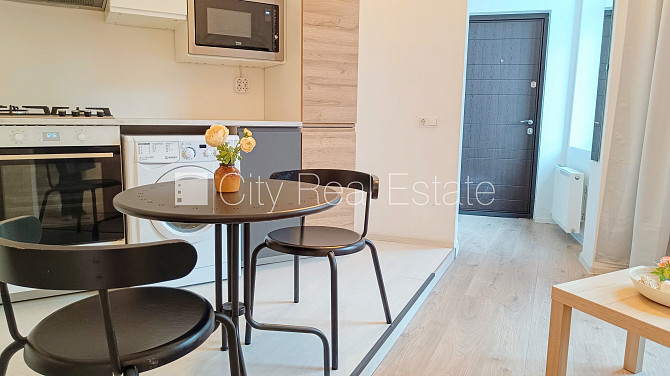 Pagalma ēka, renovēta māja, slēgts pagalms, ieeja no ielas un pagalma, kāpņu telpa pēc Rīga - foto 1