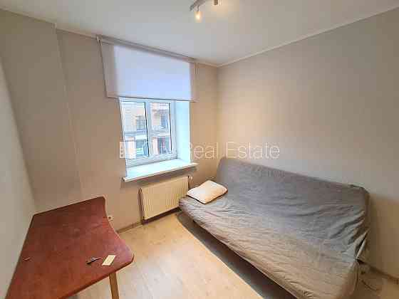 Фасадный дом, реновированный дом, вход со двора, лестничная клетка после Рига