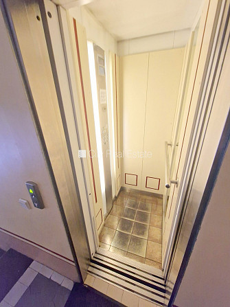 Фасадный дом, реновированный дом, вход с улицы, лифт, лестничная клетка после Рига - изображение 17