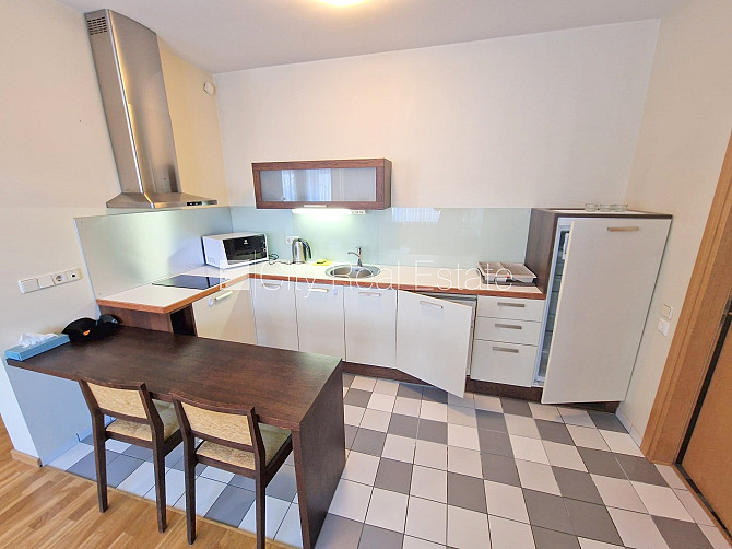 Фасадный дом, реновированный дом, вход с улицы, лифт, лестничная клетка после Рига - изображение 5