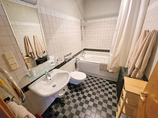 Фасадный дом, реновированный дом, вход с улицы, лифт, лестничная клетка после Рига - изображение 12