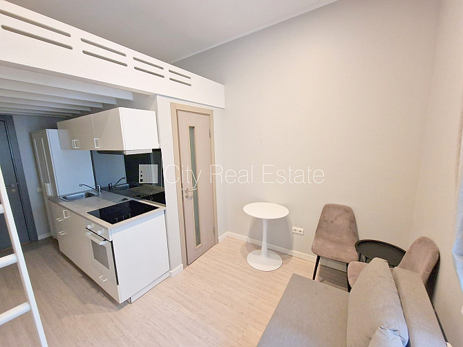 Фасадный дом, реновированный дом, закрытый двор, вход с улицы, лестничная клетка Рига - изображение 2