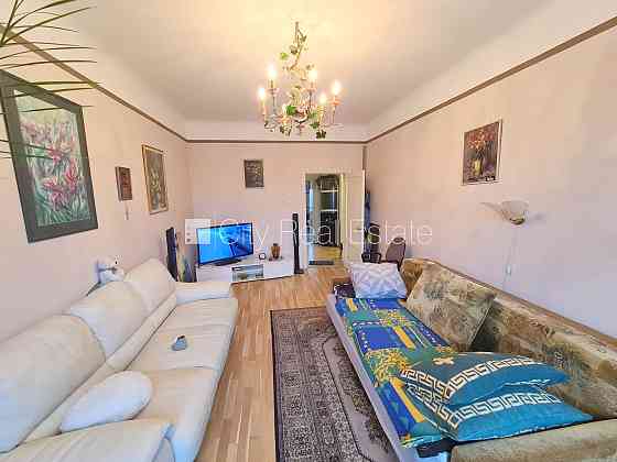 Земля в собственности, фасадный дом, закрытый двор, место для машины, вход со Rīga