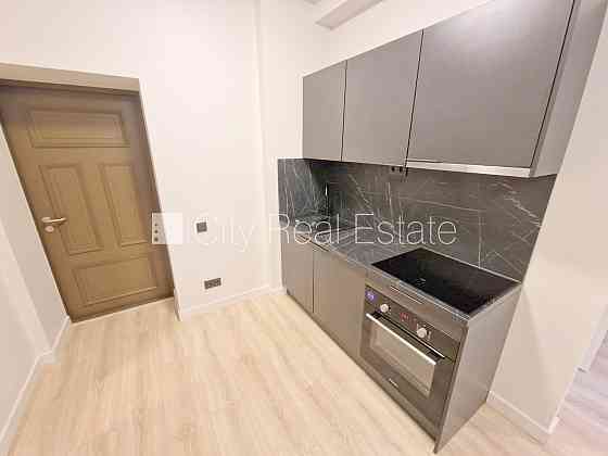 Фасадный дом, реновированный дом, закрытый двор, вход с улицы и со двора, Rīga