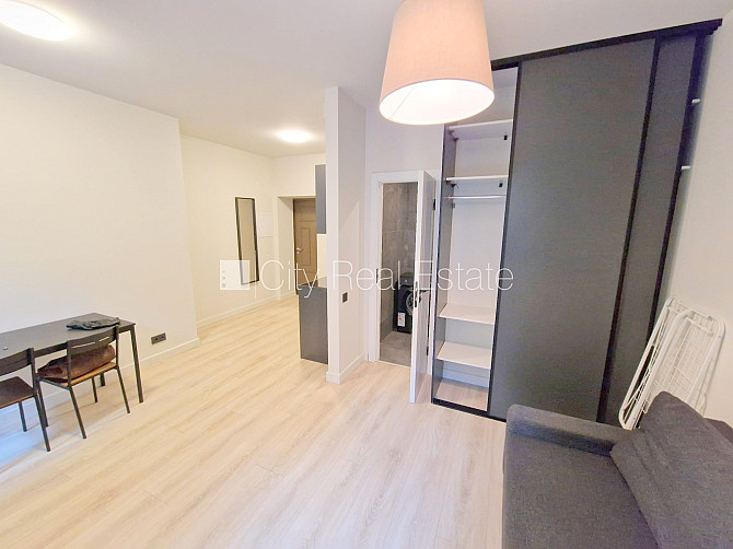 Fasādes māja, renovēta māja, slēgts pagalms, ieeja no ielas un pagalma, kāpņu telpa pēc Rīga - foto 10