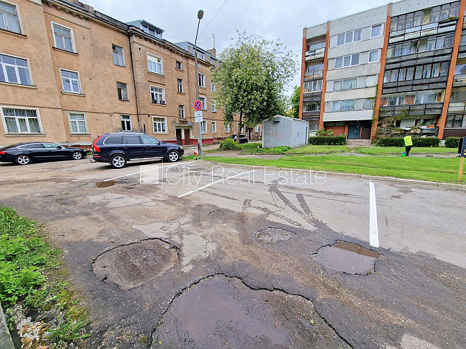 Vieta automašīnai, iebraukšana teritorijā uzrādot caurlaidi, teritorijas stāvlaukums noklāts Rīga - foto 4