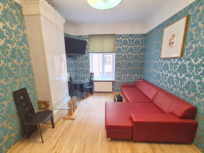 Fasādes māja, renovēta māja, objektu apsargā fiziskā apsardze, ieeja no pagalma, kāpņu Rīga - foto 3