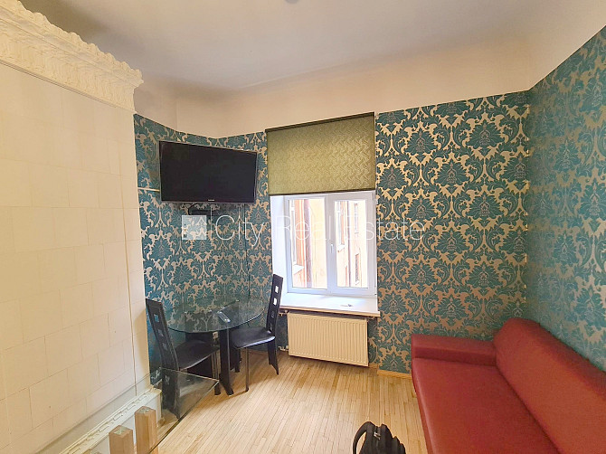 Fasādes māja, renovēta māja, objektu apsargā fiziskā apsardze, ieeja no pagalma, kāpņu Rīga - foto 4