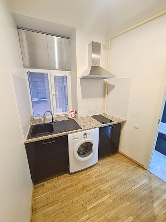 Fasādes māja, renovēta māja, objektu apsargā fiziskā apsardze, ieeja no pagalma, kāpņu Rīga - foto 10