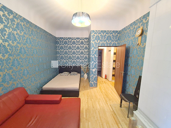 Fasādes māja, renovēta māja, objektu apsargā fiziskā apsardze, ieeja no pagalma, kāpņu Rīga - foto 5