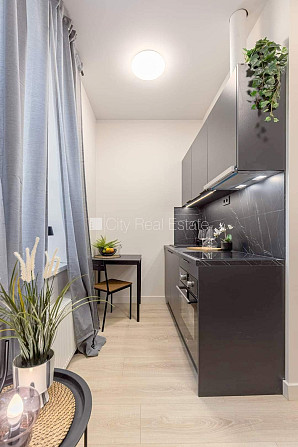 Fasādes māja, renovēta māja, slēgts pagalms, ieeja no ielas un pagalma, kāpņu telpa pēc Rīga - foto 5