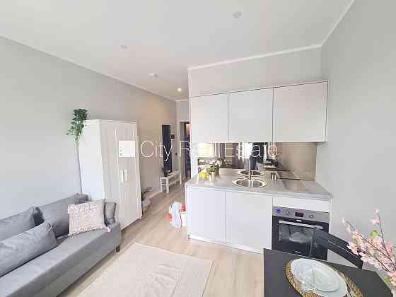 Фасадный дом, реновированный дом, закрытый двор, вход с улицы и со двора, Rīga