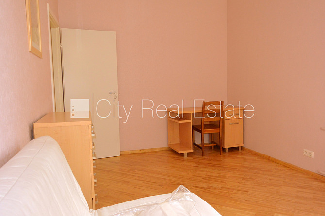 Fasādes māja, renovēta māja, slēgts pagalms, ieeja no ielas, kāpņu telpa pēc kapitālā Rīga - foto 4