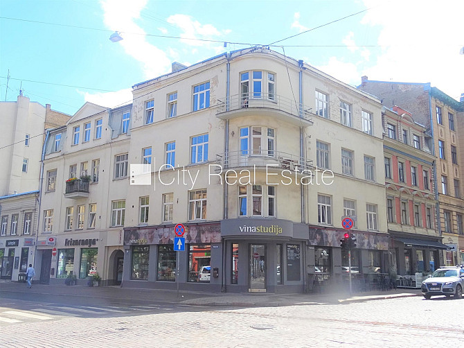 Fasādes māja, renovēta māja, slēgts pagalms, ieeja no ielas, kāpņu telpa pēc kapitālā Rīga - foto 12