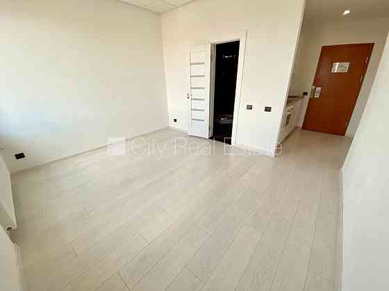 Фасадный дом, реновированный дом, закрытый двор, вход с улицы, лифт, лестничная Rīga