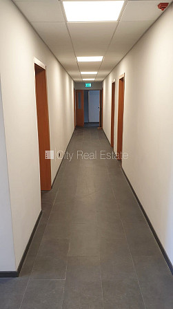 Fasādes māja, renovēta māja, slēgts pagalms, ieeja no ielas, ir lifts, kāpņu telpa pēc Rīga - foto 12