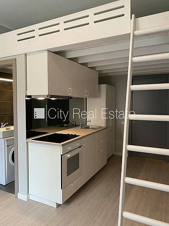 Fasādes māja, renovēta māja, slēgts pagalms, ieeja no ielas, kāpņu telpa pēc kapitālā Rīga - foto 10