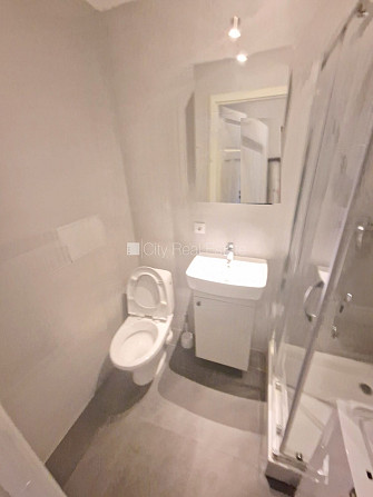 Fasādes māja, renovēta māja, slēgts pagalms, ieeja no ielas un pagalma, kāpņu telpa pēc Rīga - foto 6