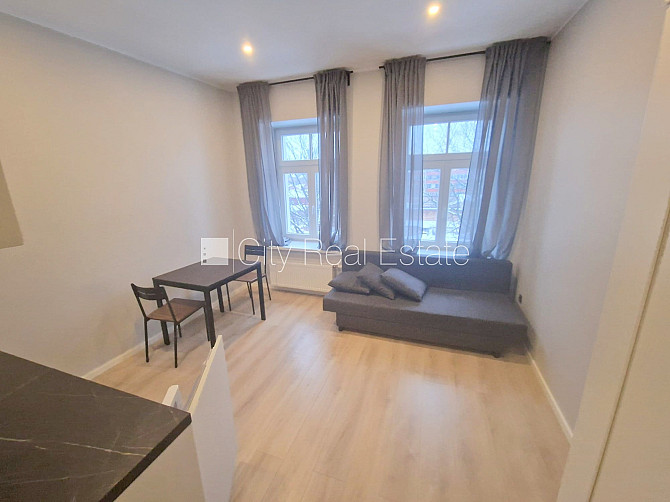 Fasādes māja, renovēta māja, slēgts pagalms, ieeja no ielas un pagalma, kāpņu telpa pēc Rīga - foto 5