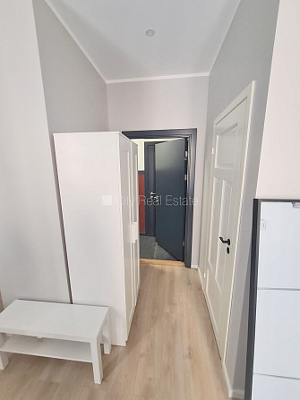 Fasādes māja, renovēta māja, ieeja no ielas, kāpņu telpa pēc kapitālā remonta, logi Rīga - foto 10