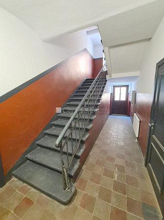 Pagalma ēka, renovēta māja, slēgts pagalms, ieeja no ielas un pagalma, kāpņu telpa pēc Rīga - foto 11