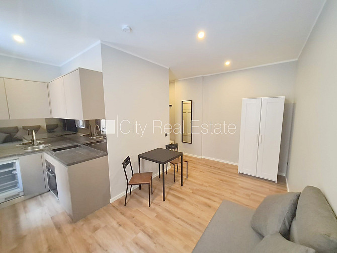 Pagalma ēka, renovēta māja, slēgts pagalms, ieeja no ielas un pagalma, kāpņu telpa pēc Rīga - foto 2