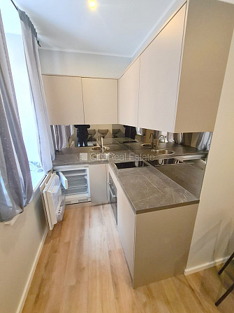 Pagalma ēka, renovēta māja, slēgts pagalms, ieeja no ielas un pagalma, kāpņu telpa pēc Rīga - foto 7