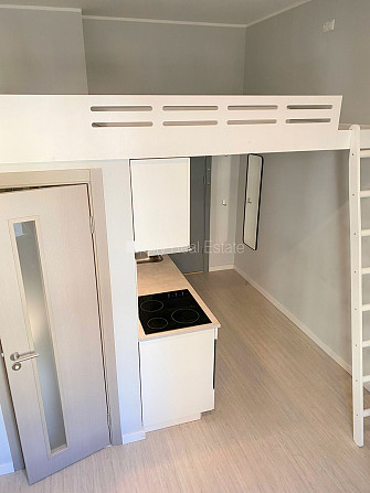 Fasādes māja, renovēta māja, slēgts pagalms, ieeja no ielas, kāpņu telpa pēc kapitālā Rīga - foto 4