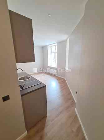 Фасадный дом, реновированный дом, закрытый двор, вход с улицы и со двора, Rīga