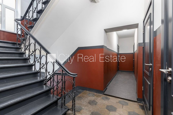 Fasādes māja, renovēta māja, slēgts pagalms, ieeja no ielas un pagalma, kāpņu telpa pēc Rīga - foto 11