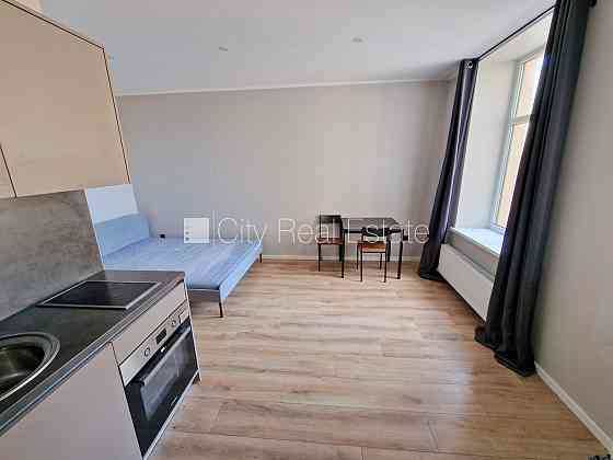 Фасадный дом, реновированный дом, закрытый двор, вход с улицы и со двора, Rīga